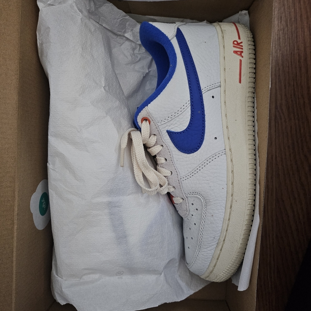 Nike Women's Air Force 1 '07 LX
